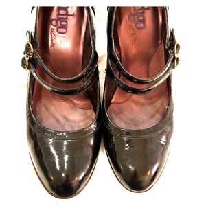 Clark's indigo patent leather heels